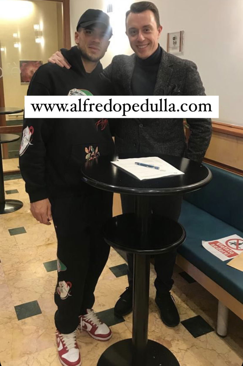 Giuseppe Aurelio la foto dopo la firma con il Palermo Alfredo Pedullà
