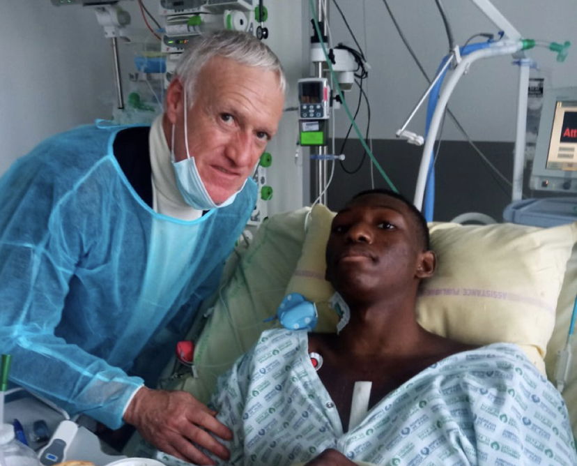 Deschamps cuore d’oro: visita giovane calciatore operato dopo un malore in campo preview