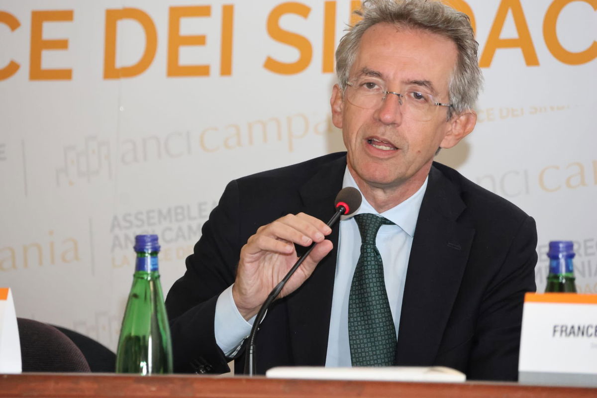 Sindaci di Roma e Napoli contro gli scontri: “E’ inaccettabile, questi non sono veri sportivi. No ad una violenza senza senso” article-post