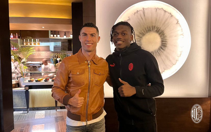 Milan in ritiro a Riyad. CR7 fa visita ai rossoneri. La foto con Leao preview
