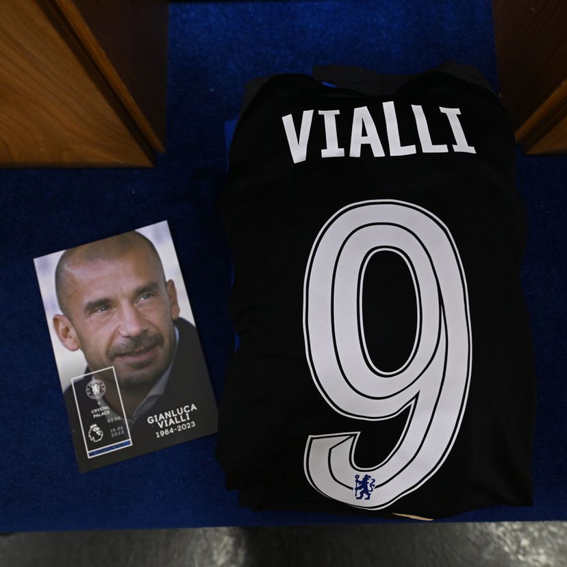Chelsea, maglia speciale durante il riscaldamento per ricordare Vialli preview