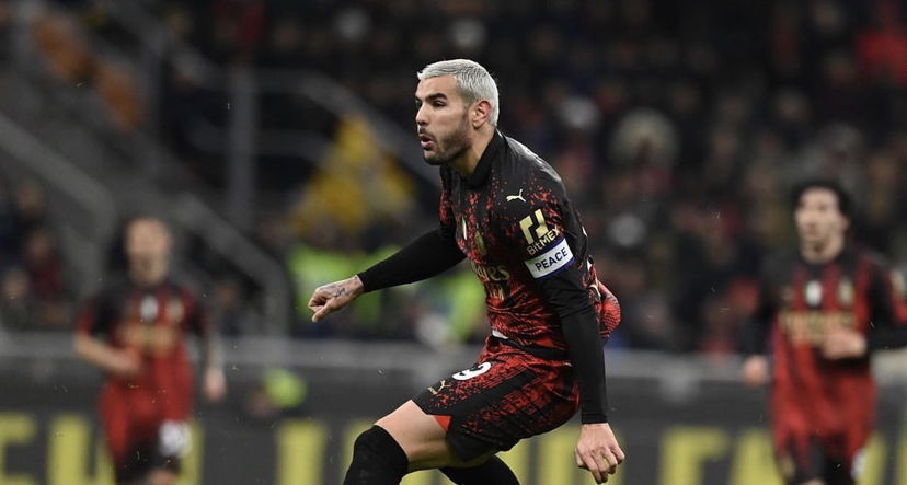 Sondaggio: Theo Hernandez centrale di difesa. Votanti divisi a metà: al 50% d’accordo sulla scelta preview