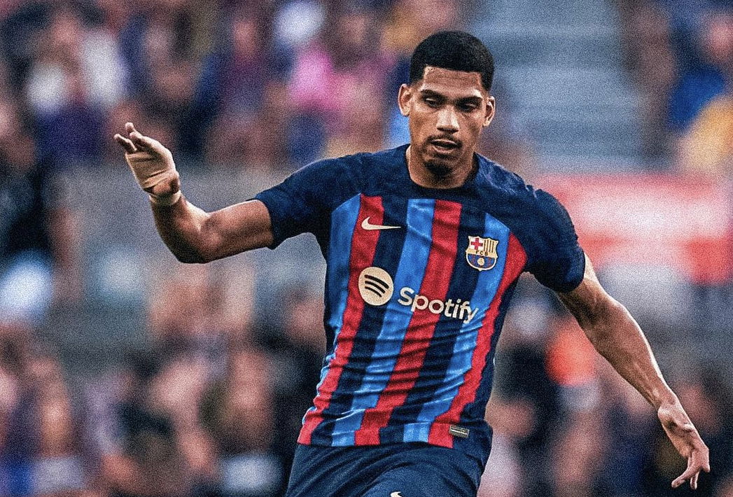 Araujo al Bayern: a gennaio il trasferimento in Germania è difficile article-post