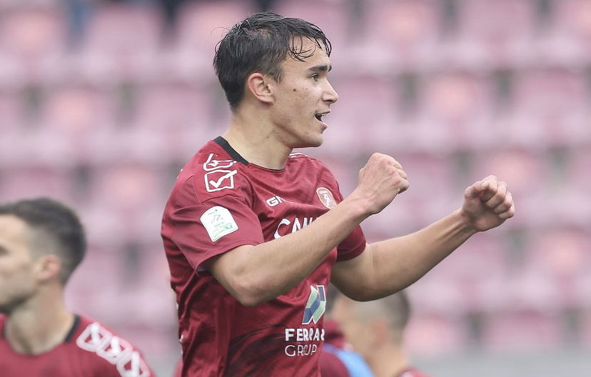 Serie B, torna a vincere la Reggina. Pokerissimo del Como, il Bari aggancia il secondo posto. Parità tra Venezia e Cagliari preview