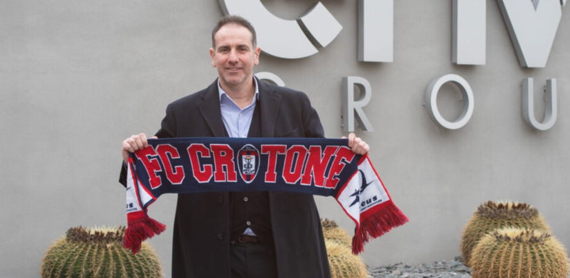 Il Crotone e Zauli: il capitano-dg è stato premiato preview