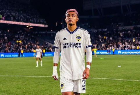 GARRA E TECNICA SULLA FASCIA: JULIAN ARAUJO, LA NUOVA SCOMMESSA DEL BARCELLONA preview