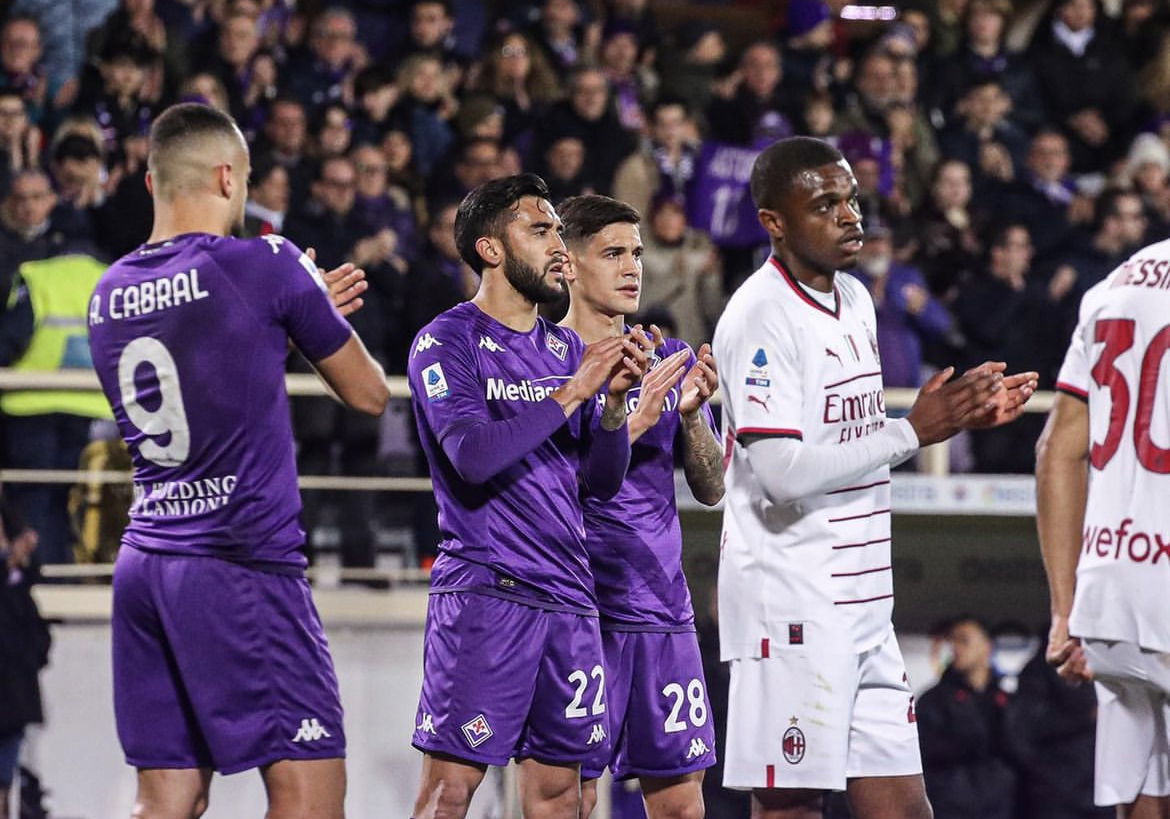 Tomori salva sulla linea, parità tra Fiorentina e Milan all’intervallo (0-0) article-post