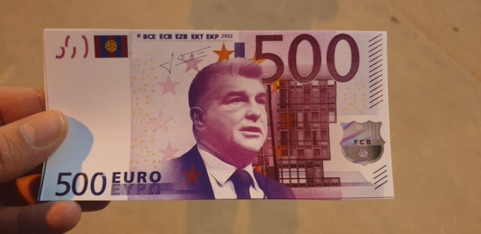 Caso Negreira, tifosi del Real protestano con banconote da 500 euro con il volto di Laporta e lo striscione: “Corruzione nella Federazione” preview