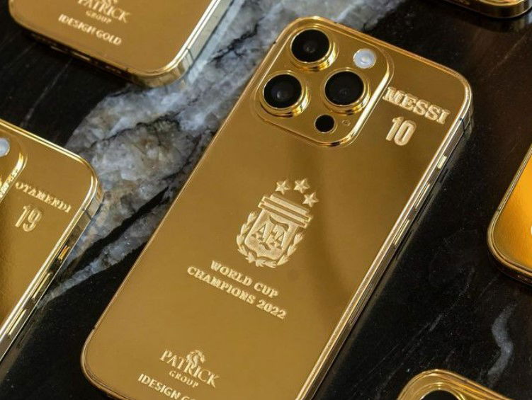 Messi regala iPhone 14 d’oro ai componenti dell’Argentina preview