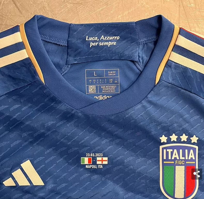 Italia, stasera in campo in ricordo di Vialli. Dietro il colletto la scritta “Luca Azzurro per sempre” preview