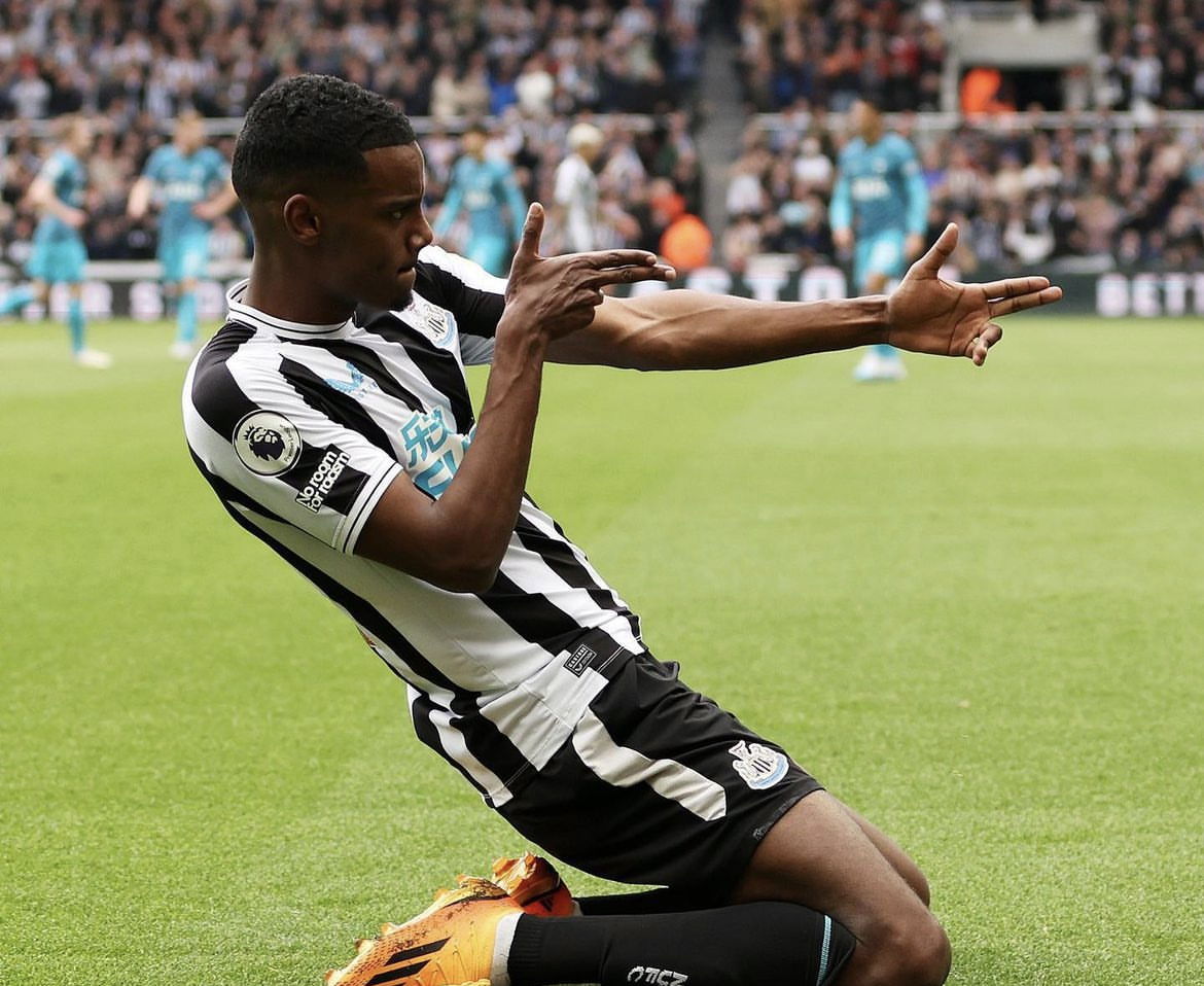 Howe blinda Isak: “Nessuno legato al Newcastle vuole cederlo” article-post