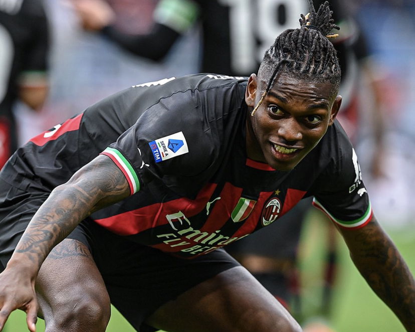 Leao dopo la firma: “Sono molto contento per il rinnovo. La 10? Vediamo, vediamo” preview