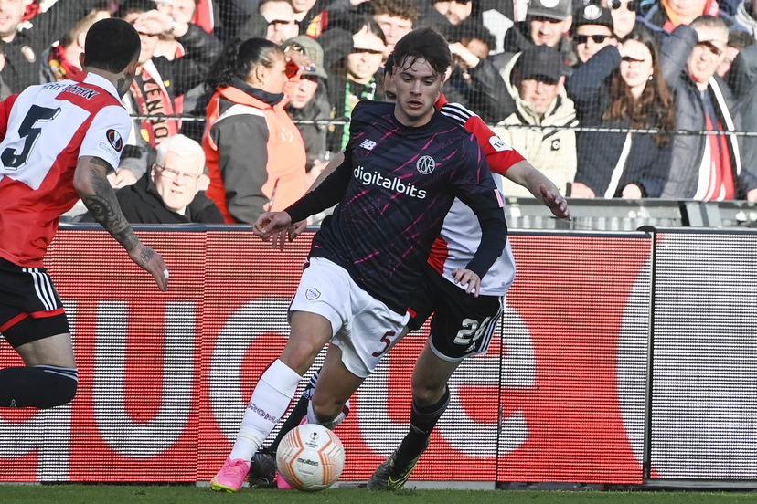 Palo di Pellegrini su calcio di rigore: 0-0 all’intervallo tra Feyenoord e Roma. Infortunio per Dybala preview