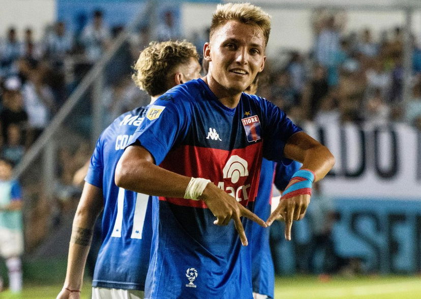 Tifosi del Tigre prendono a sassate il pullman della loro squadra. Lo hanno scambiato con quello del San Paolo preview