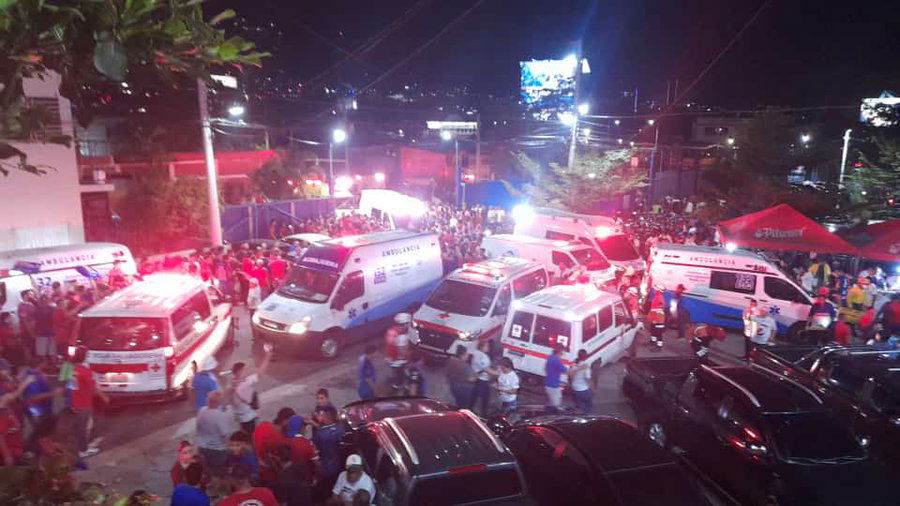 Tragedia A El Salvador Morti Schiacciati Dalla Calca Per Entrare Allo Stadio Alfredo Pedull