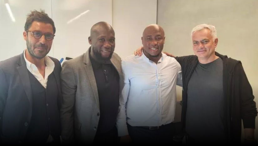 Gli agenti di Ndicka a Trigoria: lo scatto con Mourinho article-post