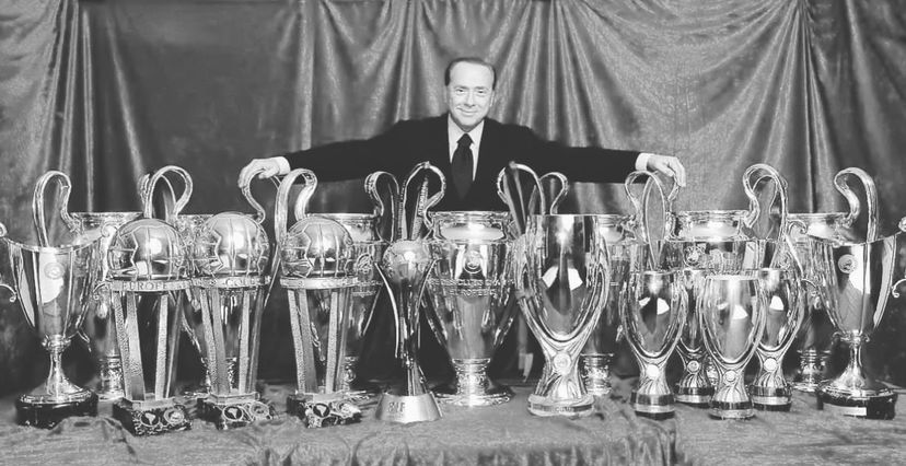 Silvio Berlusconi, terminati i funerali tra commozione e cori preview