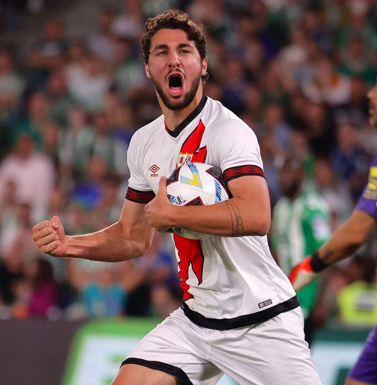 Ufficiale: dopo 219 partite è addio tra Santi Comesaña e il Rayo Vallecano. Fine contratto article-post