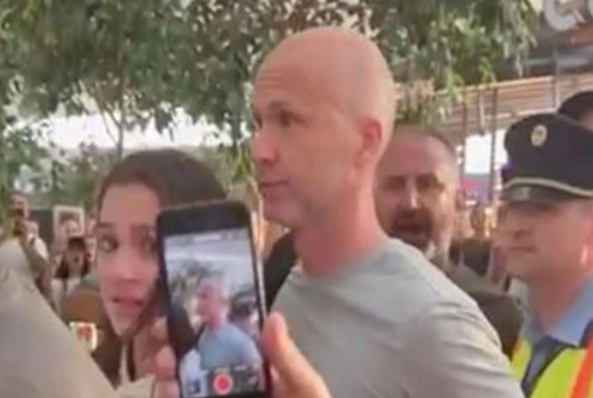 Taylor sulla finale Siviglia-Roma: “Nessun errore grave in campo, ma le parole di Mourinho hanno influenzato la situazione” article-post