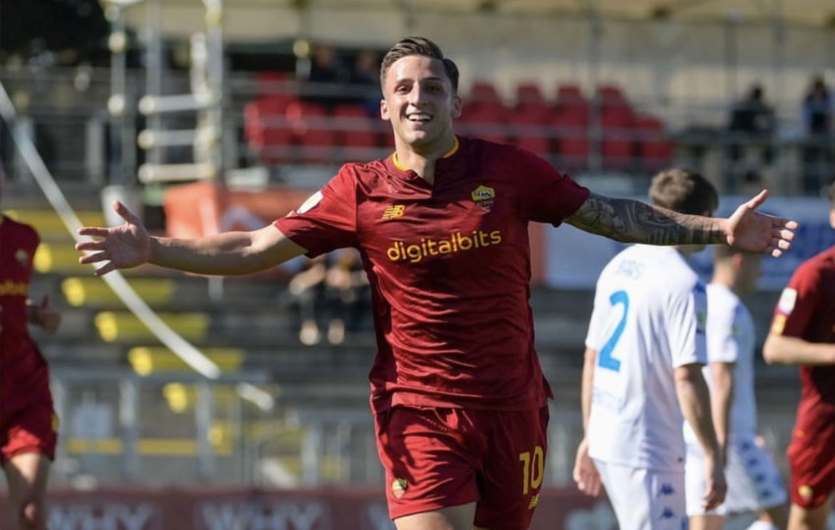 LA 10 SOTTO L’ALA DI TOTTI E LA LAVAGNETTA DI MOU: RICCARDO PAGANO, UN NUOVO TALENTO GIALLOROSSO article-post