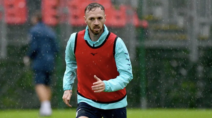 Lazio, problema muscolare per Lazzari: Juventus a rischio preview