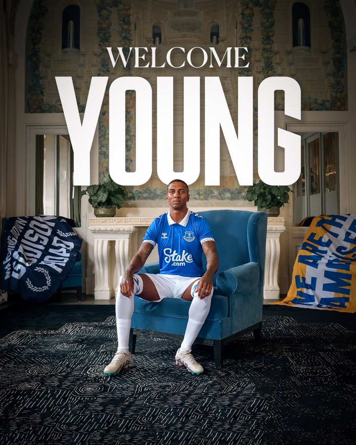 Ufficiale: Ashley Young all’Everton article-post