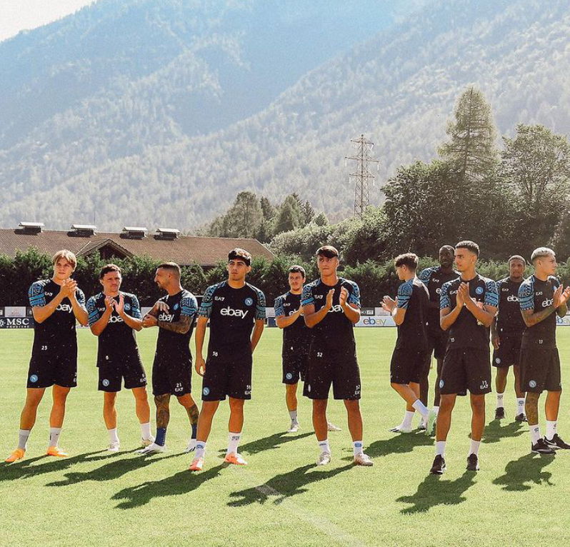 Napoli, quanto entusiasmo nel primo allenamento a Dimaro article-post