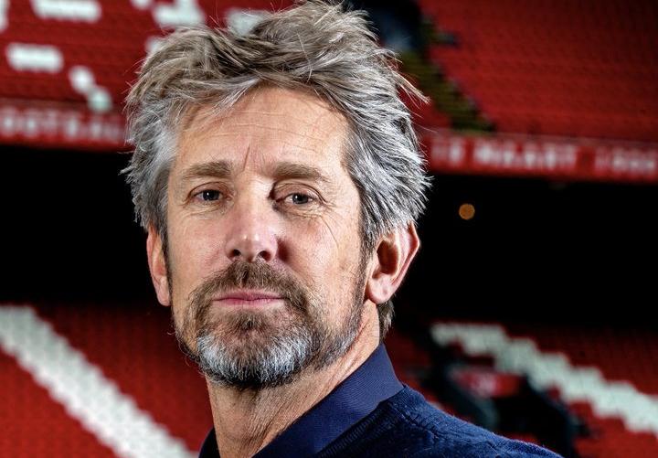 La moglie di Van der Sar: “Edwin è ancora in terapia intensiva, ma non è in pericolo di vita” article-post