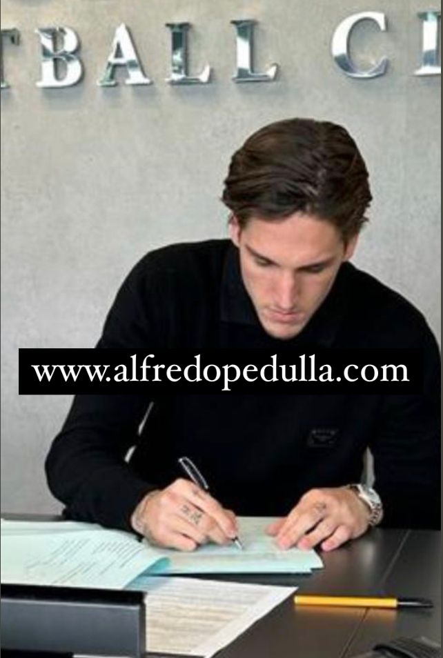 Zaniolo-Aston Villa: la foto della firma article-post
