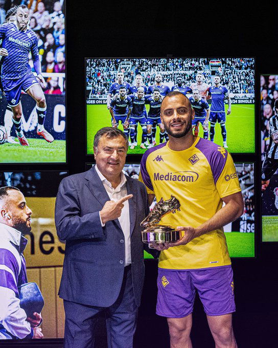 Barone consegna la scarpa d’oro a Cabral per l’ultima Conference prima della sua partenza preview