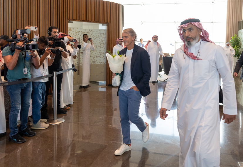 Mancini in Arabia: le foto dell’arrivo a Ryiad preview