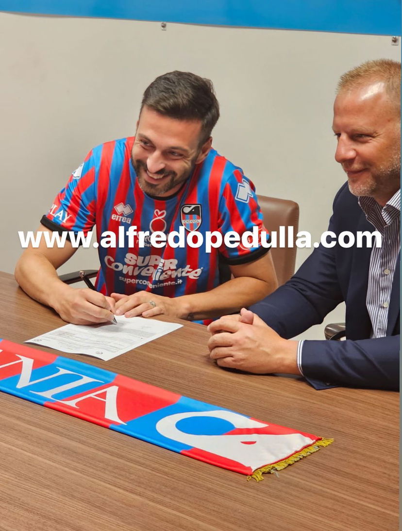 Di Carmine al Catania, la foto della firma preview