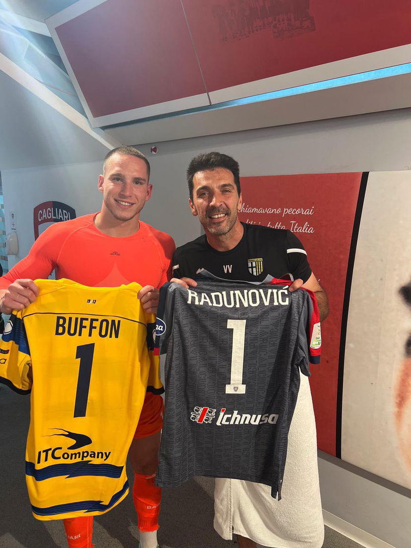 Il Cagliari omaggia Buffon: “L’ultima di una carriera meravigliosa nel nostro stadio. Buona vita Gigi” preview