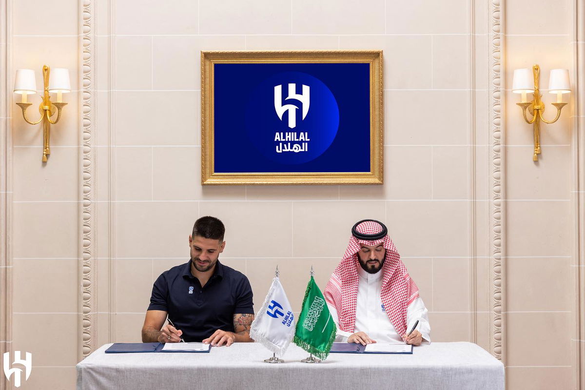 Aleksandar Mitrović all’Al-Hilal: le foto della firma article-post