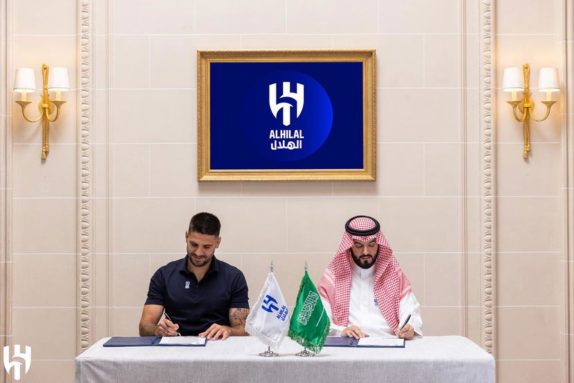 Aleksandar Mitrović all’Al-Hilal: le foto della firma preview