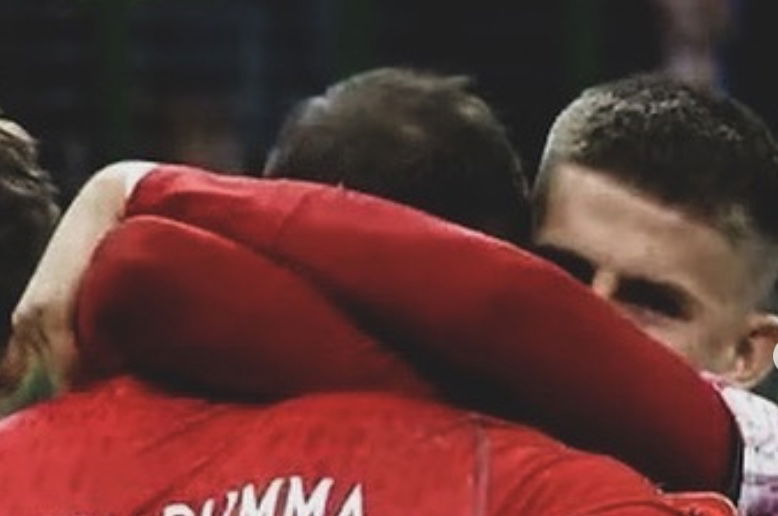 Vicario al fianco di Donnarumma: “I fischi sono tosti quando si è in trasferta, figuriamoci in casa. Sei stato grande!” article-post