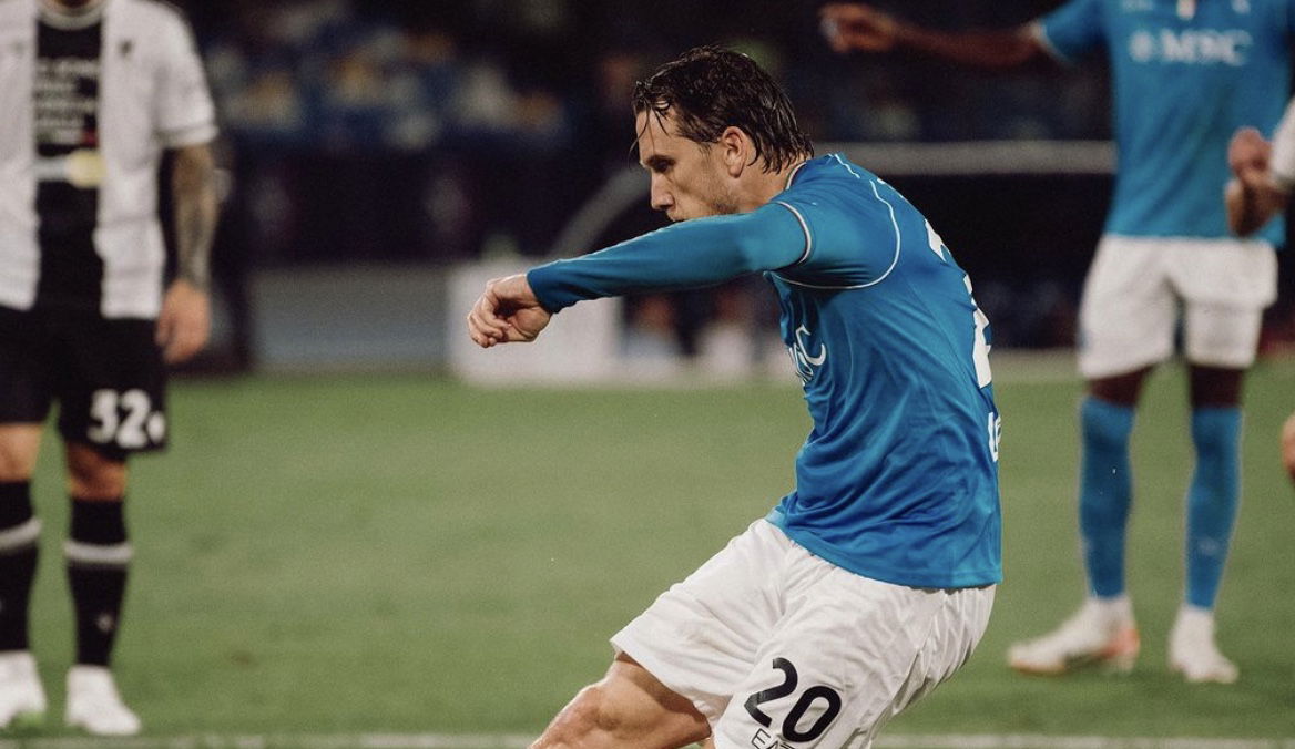 Napoli, affaticamento muscolare per Zielisnki. La nota del club article-post