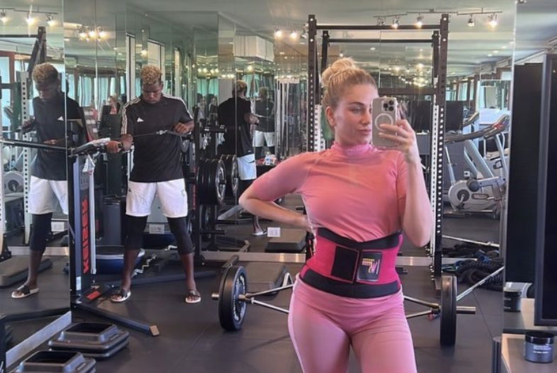 Pogba torna sui social: foto in palestra con la moglie preview
