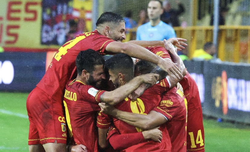 Serie B, il Catanzaro cala il tris alla Feralpisalò. E si prende il secondo posto preview