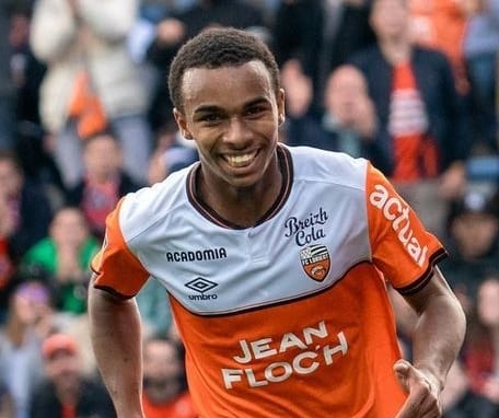 Real Madrid e Barcellona seguono Eli Junior Kroupi, trequartista del Lorient paragonato a Mbappé preview