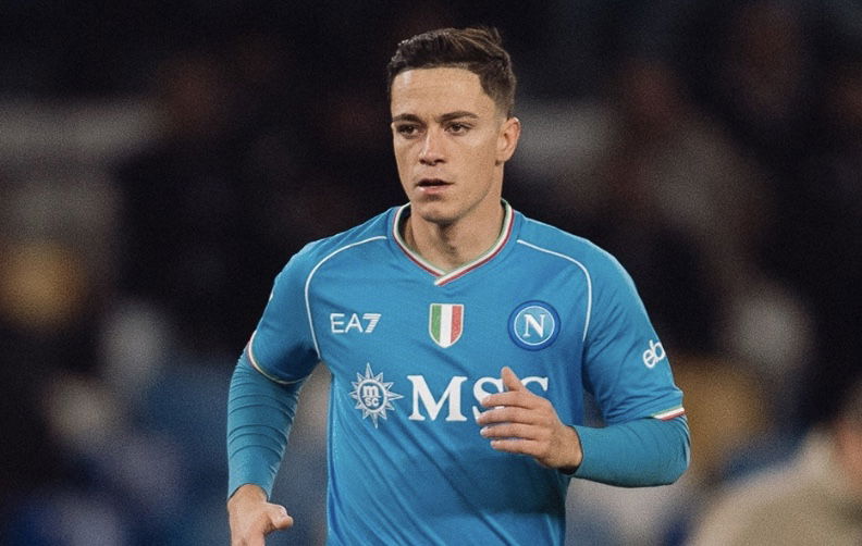 Raspadori illude, Vasquez gela Napoli: è 2-2 con il Genoa. Azzurri a +1 sull’Inter preview