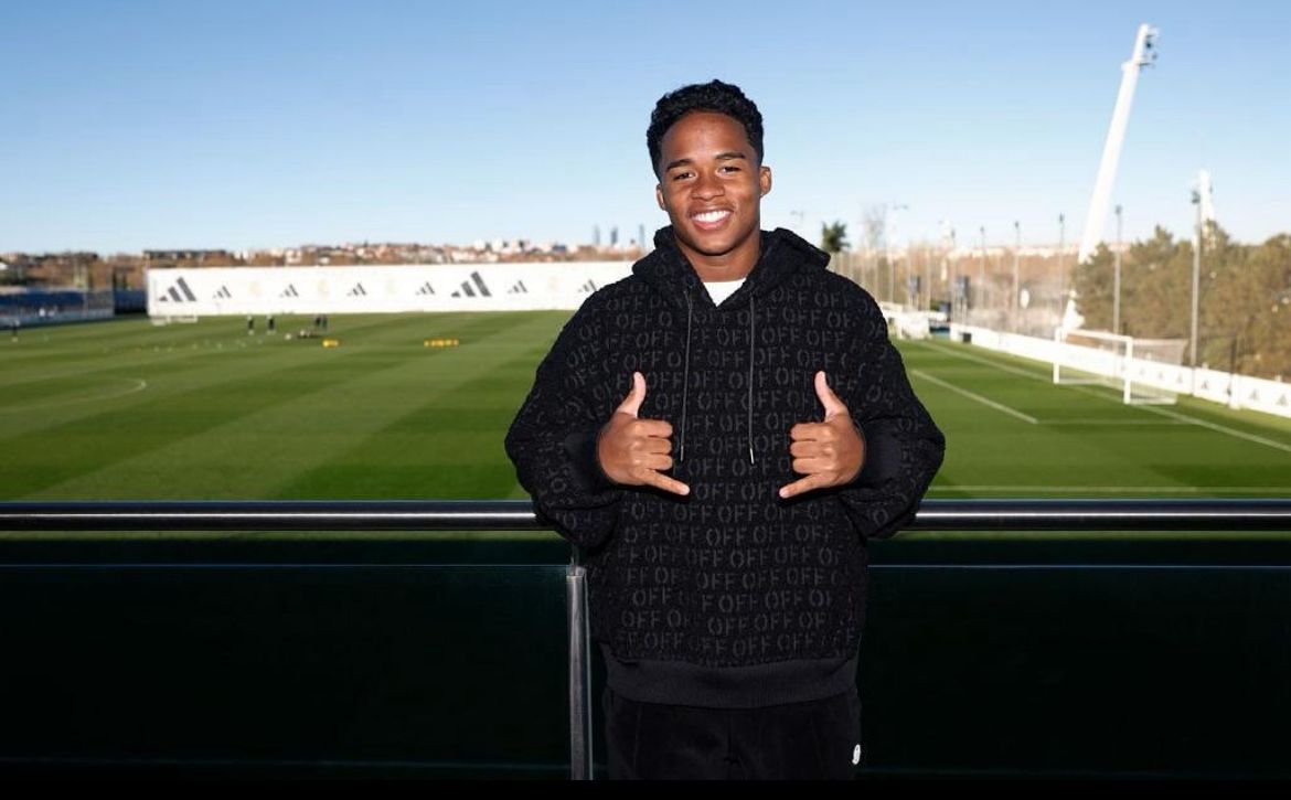 Endrick racconta come vive il calcio: “Vado in campo come se fossi a Disneyland” article-post