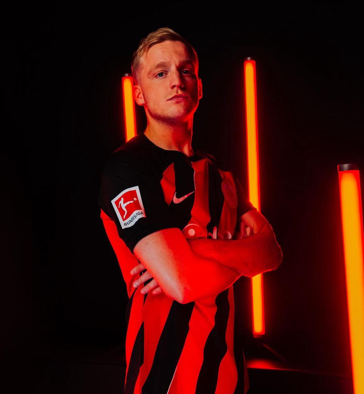 Van de Beek: “L’Eintracht? La Bundesliga ha sempre portato bene a giocatori olandesi. Ho parlato anche con de Ligt” article-post