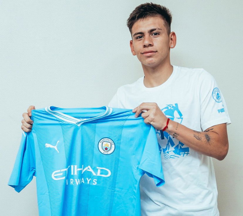 Ora è anche ufficiale: Echeverri firma con il Manchester City fino al 2028 preview