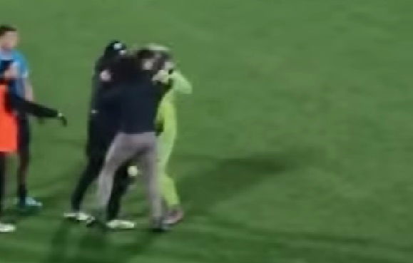Cesena-Olbia, il papà di Shpendi fa invasione e aggredisce il portiere Rinaldi preview