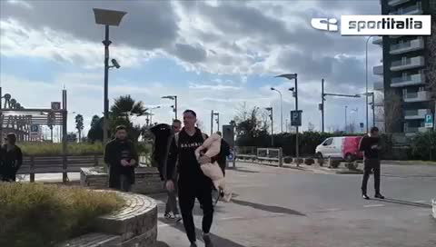 Manolas a Salerno: ecco il video del suo arrivo preview