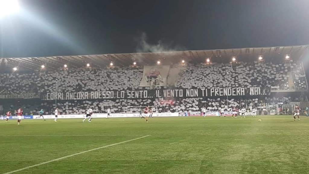 20 anni dalla morte di Pantani: i tifosi del Cesena lo ricordano con uno striscione article-post