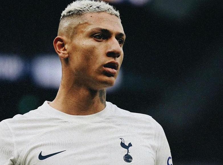 Richarlison rifiuta l’Arabia Saudita: “Tanti soldi, ma preferisco restare in Premier” preview
