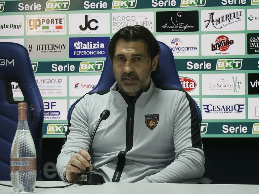 Viali torna a Cosenza: “Questo ambiente mi esalta. Ecco perché me ne sono andato un anno fa” preview