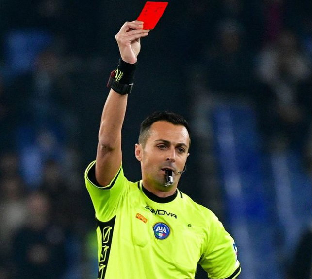 La Lazio commenta con ironia la sconfitta sui social: postata la foto di Di Bello con il cartellino rosso preview